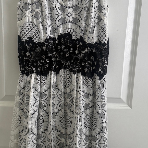 Elegant Black and White Lace Kids Dress
Size 0
Condition-Like New - Picture 1 of 5
